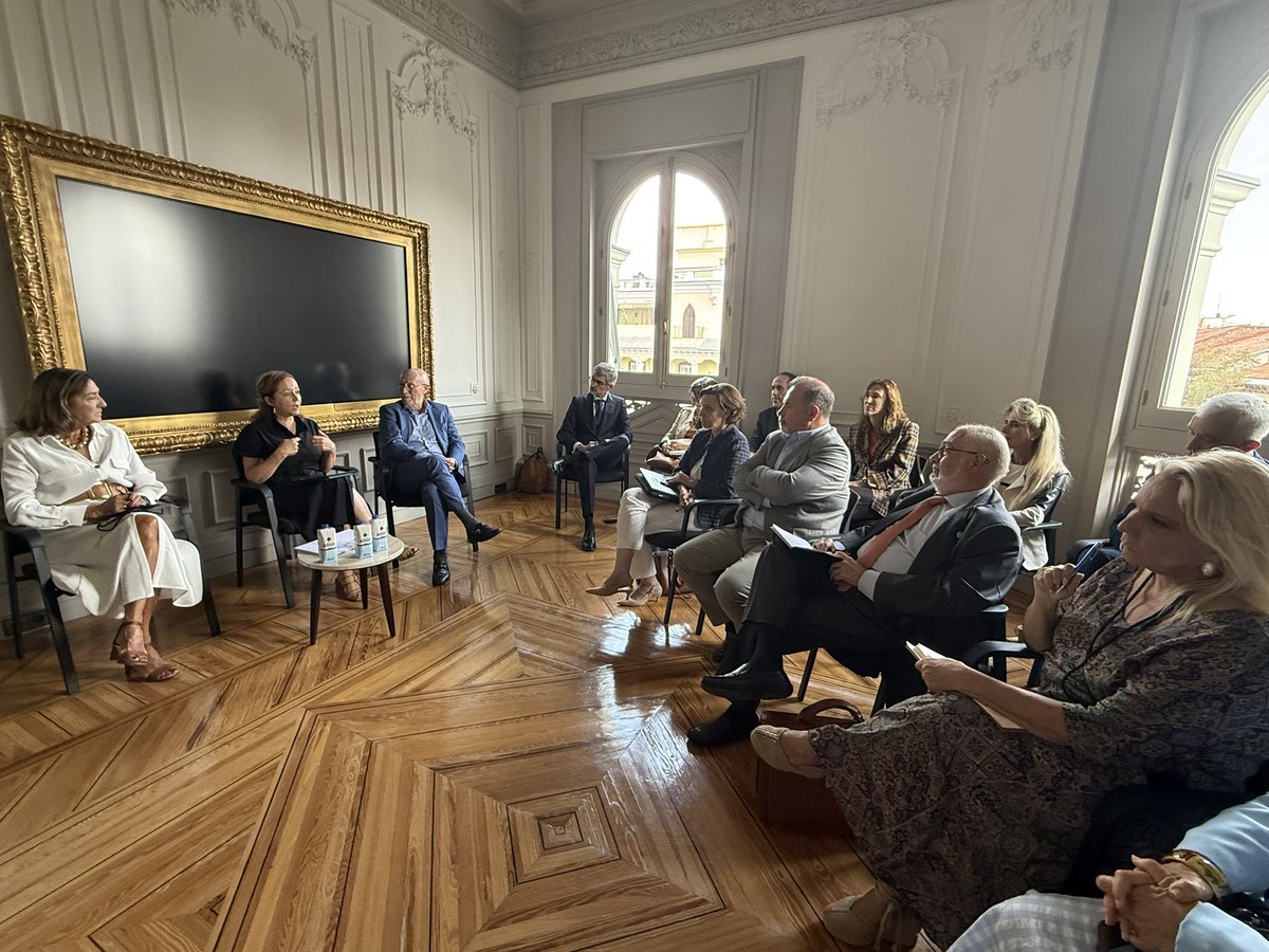CSIC's tweet photo. 🗣️ La presidenta del #CSIC, @delPinoE, ha participado hoy en el Foro de Empresas Innovadoras, celebrado en la sede de @FGCSIC 

💡 En su intervención ha hablado sobre programas europeos en innovación y de competitividad https://t.co/xfgukcSNc7