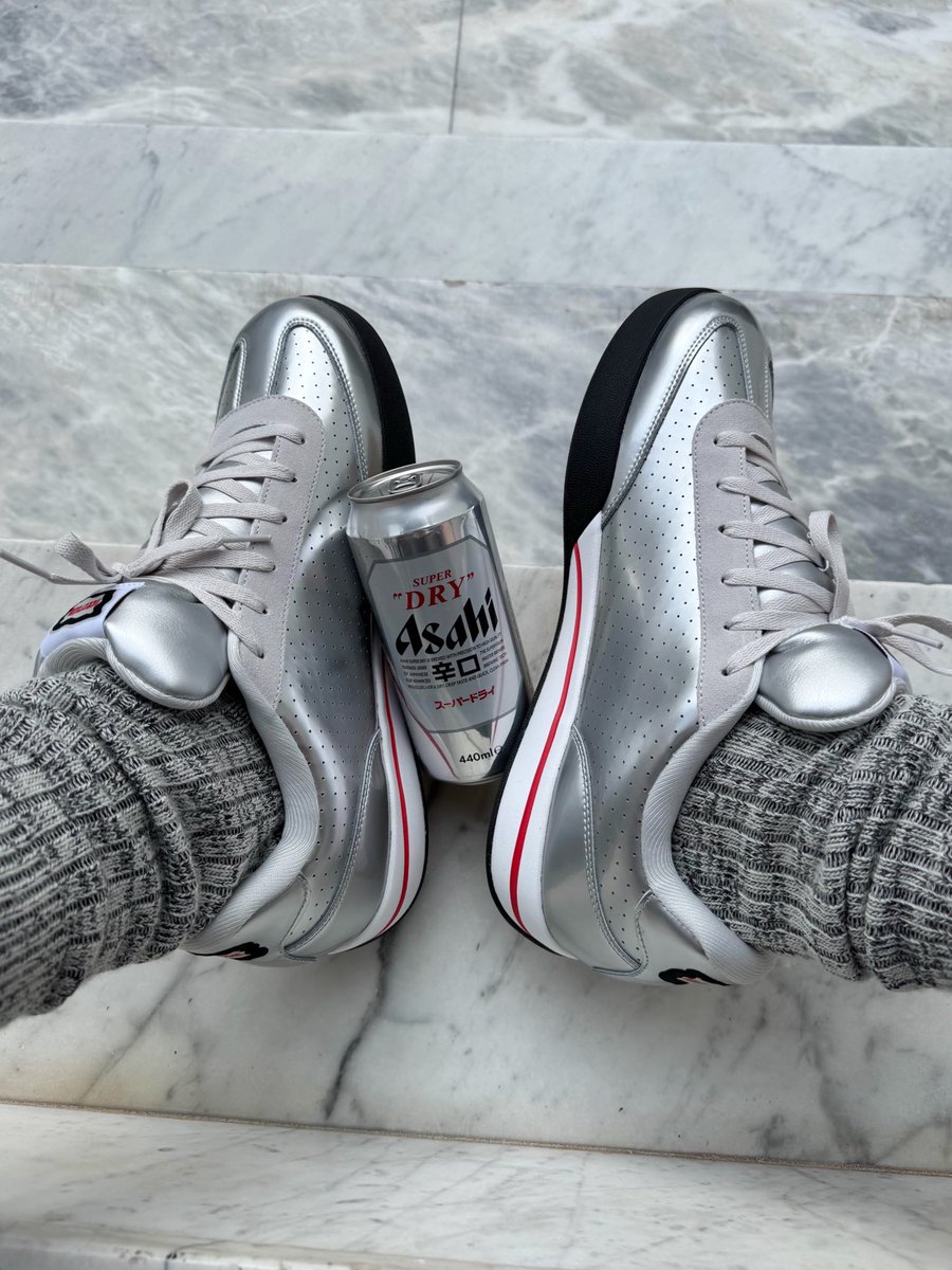 Ovrnundr's tweet photo. Inspired by Japan's iconic silver beer can, this marks the first time ever the traditional cones and bones logo on the heel of the Board Flip is altered, with a pint 🍺 replacing the cone 🍦

Also the first ever Board Flips to be numbered https://t.co/tA9tCaOwD7