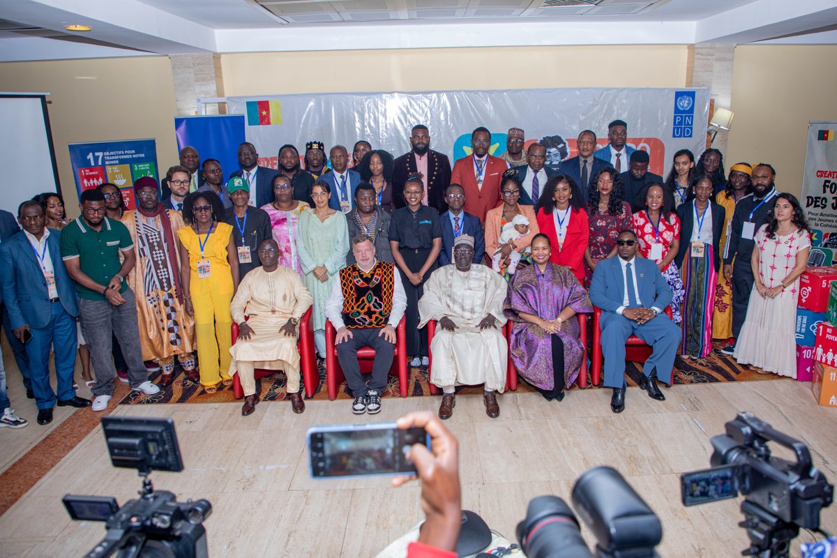 UNDPWACA's tweet photo. Un forum de la jeunesse #Creatives4Peace de deux jours se tient actuellement à Yaoundé, au Cameroun. De jeunes créateurs issus des secteurs du cinéma, de la musique, de la mode et des arts, venus de plusieurs pays africains, y échangent sur la manière dont les industries culturelles et créatives peuvent davantage favoriser l'autonomisation économique, la cohésion sociale et la création d'opportunités.

Le ministre camerounais de la Jeunesse et de l'Éducation civique, S.E. Mounouna Foutsou (@Mfoutsou), a pris part à la cérémonie d'ouverture aux côtés de représentants du PNUD, de la Commission de l'Union africaine (Dép't chargé des questions de femmes et de jeunesse) et du conseil national de la jeunesse.

Plusieurs panels, ponctués d'intermèdes musicaux, de prestations de « spoken word » et de performances artistiques, rythmeront ces deux journées.

#Creatives4PeaceYouthForum @undp4youth @Gen17YL @gen17 @undpafrica 
#generation17 #GlobalGoals @UNDP Africa