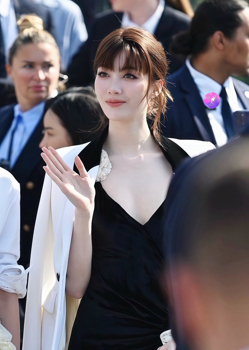 LingOrm_BH's tweet photo. ทุกคนพูดพร้อมกันว่า!! 💜💜💜

“LingOrm Dior Ambassador”

LINGORM BA DIOR AT PFW
#DiorSummer27xLingOrm
#LinglingKwong #OrmKornnaphat
#LingOrm #Dior #DiorSummer27 #PFW https://t.co/9unyuaKGYM