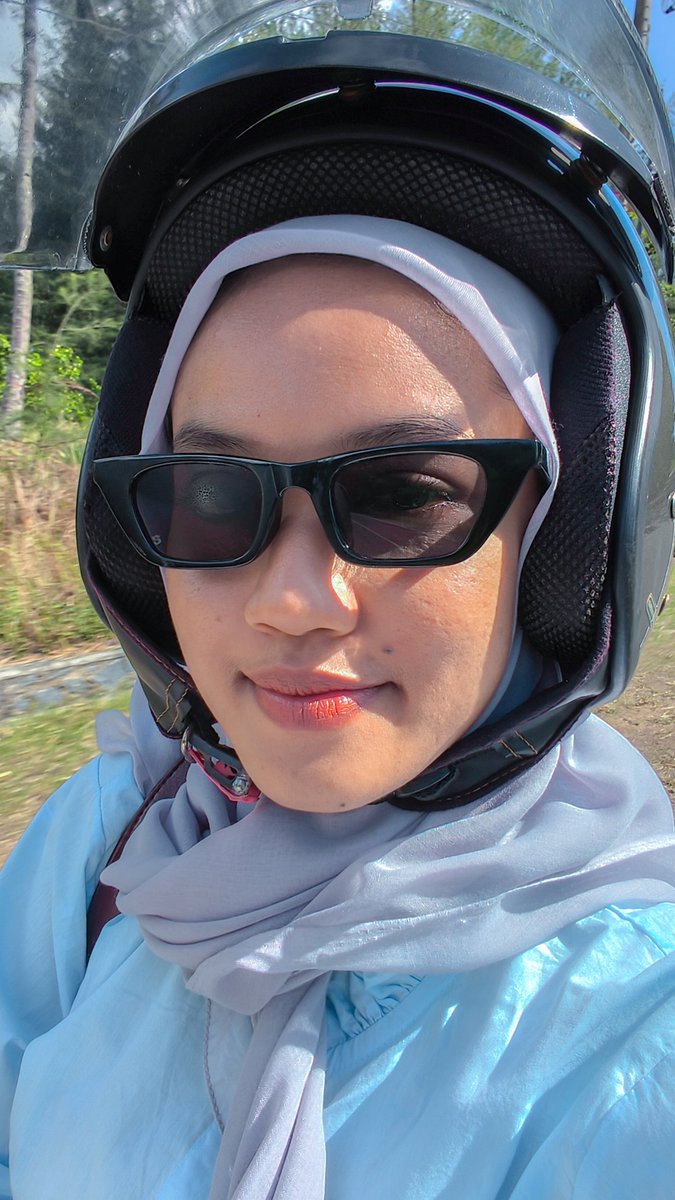 akusopocukk's tweet photo. Ikan hiu melayang layang, i love u sayang 🥰 https://t.co/t8X0ZzAYDI
