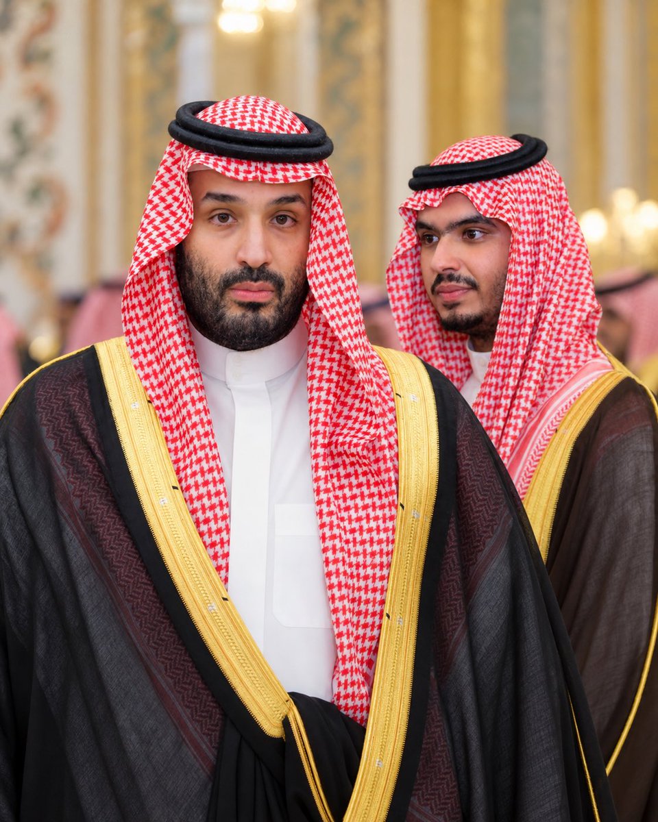 HRHRBNSALMAAN's tweet photo. هيبة حضور وثبات موقف
#ولي_العهد الامير محمد بن سلمان قائد بثقة وعزم 🇸🇦 https://t.co/B0f5IjHZWL