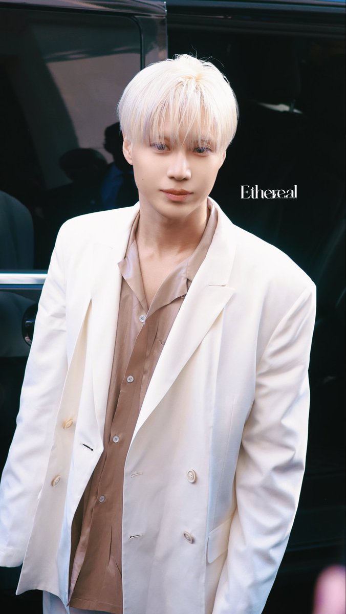 Ethereal_718's tweet photo. 𝟐𝟔𝟎𝟗𝟐𝟗 

𝐌𝐚𝐢𝐬𝐨𝐧 𝐌𝐚𝐫𝐠𝐢𝐞𝐥𝐚 𝐒𝐩𝐫𝐢𝐧𝐠 𝐒𝐮𝐦𝐦𝐞𝐫   
                      𝟐𝟎𝟐𝟕 𝐬𝐡𝐨𝐰

                          🤍💛
#태민 #TAEMIN #テミン #泰民 
#TAEMINxMaisonMargielaSS27
#TAEMINxMaisonMargiela
#MaisonMargiela https://t.co/b6qciQrdu3