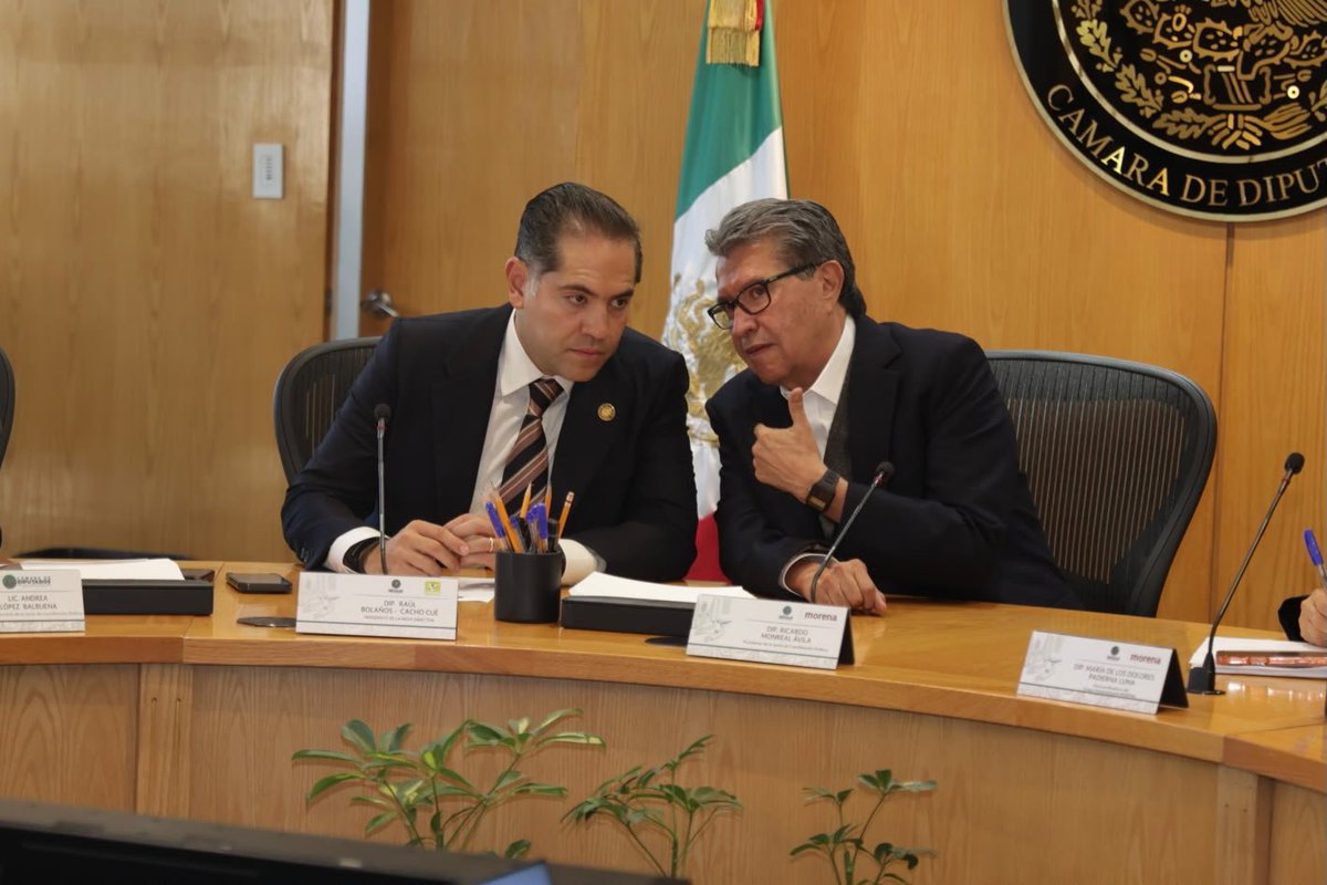 RaulBCCue's tweet photo. ¡Buen martes! Iniciamos la jornada en reunión de la Junta de Coordinación Política #JUCOPO de la Cámara de @Mx_Diputados, en la que se construyen los acuerdos necesarios para llevar acabo la agenda legislativa de la semana.

¡Excelente martes, ánimo! https://t.co/DjaRjqvcqo