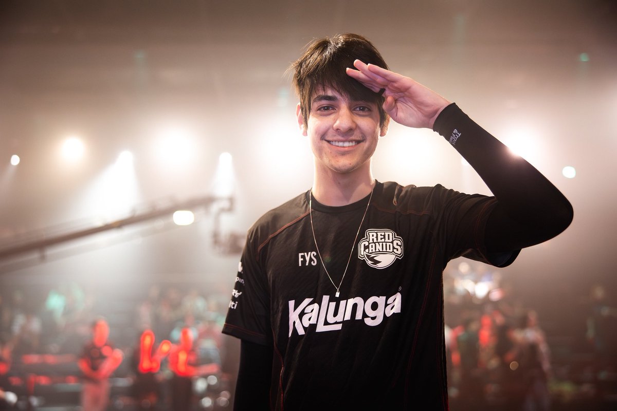 REDCanids's tweet photo. Há duas semanas, as equipes do CBLOL foram informadas sobre a oportunidade para o 4º colocado jogar a Demacia Cup na China. 

Por problemas com visto que fogem do controle tanto da RED, quanto da Riot, nosso jungler @StepZ7_ não poderá embarcar para a China.

Em seu lugar, contaremos com um velho ídolo: @Aegislol1. Agradecemos tanto ao Aegis, por topar encarar esse desafio e já embarcar hoje para a China, quanto à @TeamSolid_of, que disponibilizou o atleta para disputar a Demacia Cup 🫡🪖

#GoRED