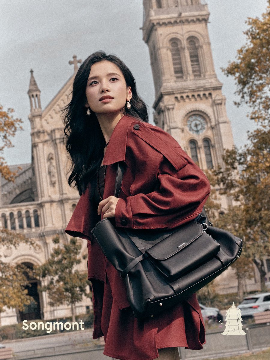 SongmontGlobal's tweet photo. An autumn stroll through Paris’s vibrant 11th arrondissement with Brand Ambassador Zhang Jingyi and her leather drawstring tote, on her way to Song of Mont.

Explore the exhibition：https://t.co/ja2xPCe0db

#SongofMont 
#ZhangJingYi https://t.co/cZuiACwkXu
