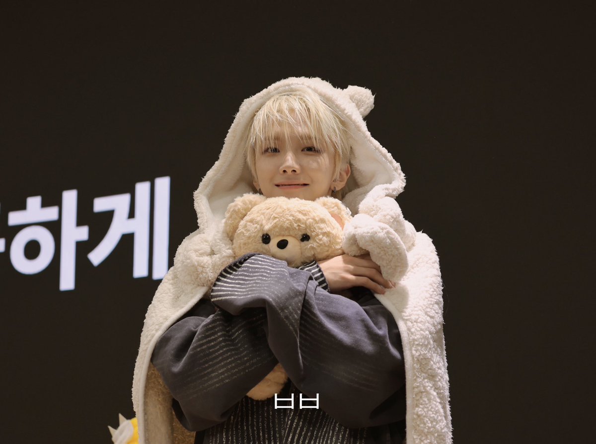Ilovebuhit's tweet photo. 260929 유플팬싸 #운학 #WOONHAK 

운곰₍ᵔ•⍛•ᵔ₎ https://t.co/zFunmH2jlh