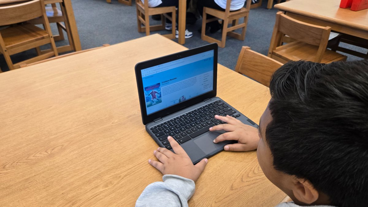 TheTigerLibrary's tweet photo. We learned how to search for e-books using @Sorareadingapp !  The students were very excited at the variety of books available to read now! 
@DISD_Libraries @RobertsDISD https://t.co/2TYWatGTDk