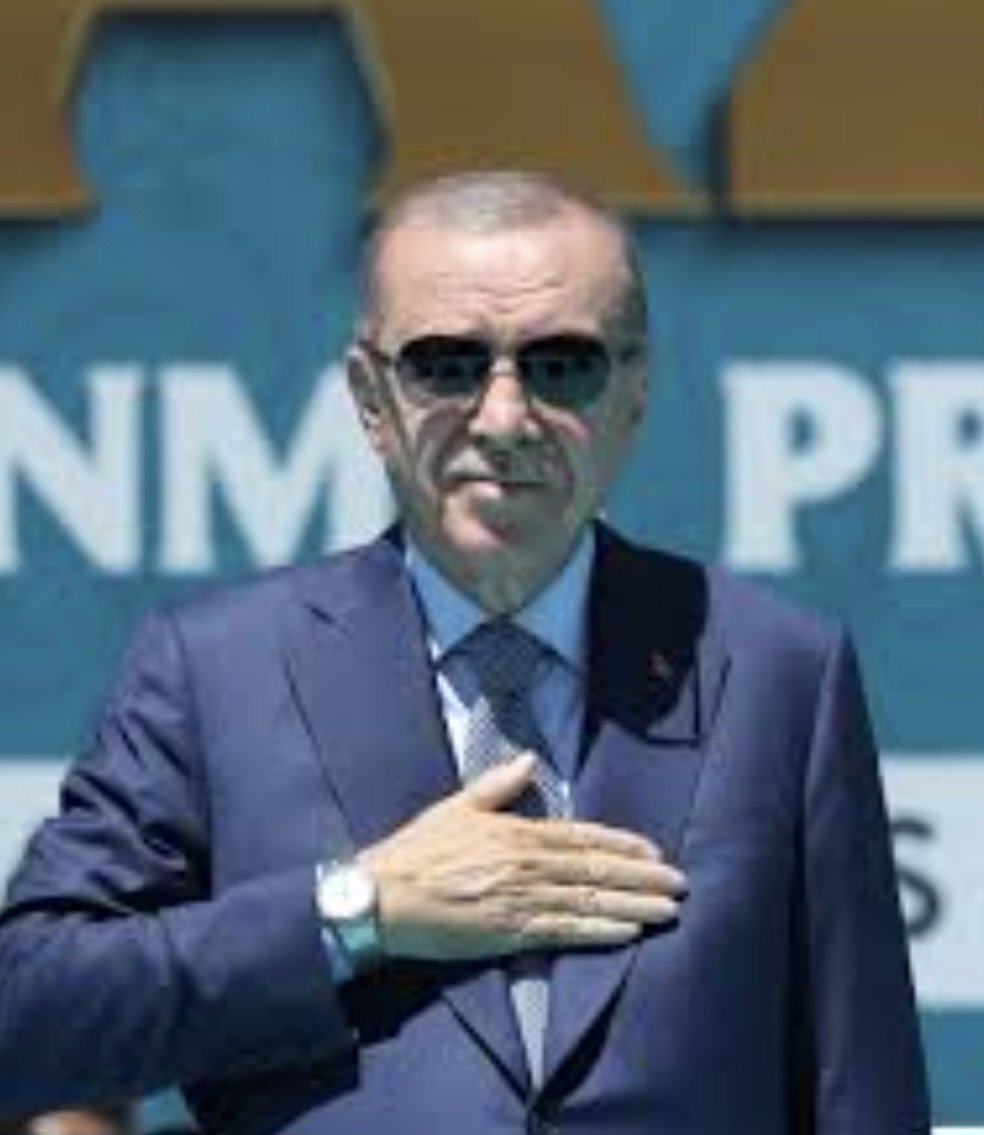 Sedef145307's tweet photo. Sayın @Yusuf__Tekin; mazereti #ProtokoleVARöğretmeneYOK kabul edilen öğretmenlerimiz, aile birliğini sağlamak amacıyla kendilerine sunulan tercihler doğrultusunda başvurularını yaptı. Fakat sınırlı kontenjan nedeniyle birçok arkadaşımız yerleşemedi. Yeterli kontenjan oluşturularak tercihlerimizin dikkate alınmasını rica ediyoruz. @RTErdogan @_cevdetyilmaz @hasandogan @cftcblnt @oktay_saral 👨‍👩‍👧‍👦