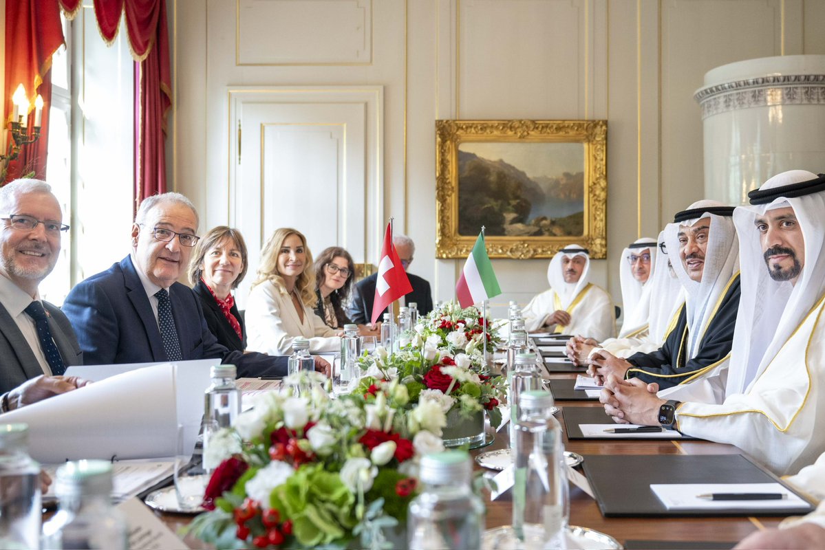 ParmelinG's tweet photo. I welcomed today the Crown Prince of Kuwait Sheikh Sabah Al-Khaled Al-Hamad Al-Mubarak Al-Sabah, on his return visit to Switzerland, following my official visit to 🇰🇼 in February. We discussed how to further strengthen our partnership and expand trade. We identified healthcare, fintech, sustainable agriculture and food security as sectors with considerable potential.
Switzerland Global Enterprise (@SGE) and the Kuwait Direct Investment Promotion Authority (KDIPA) also signed a Memorandum of Understanding (MoU) to promote investment between our two countries.