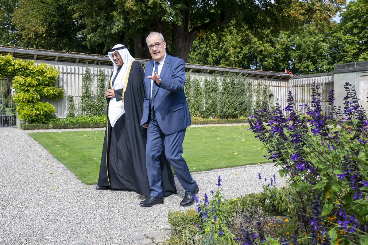 ParmelinG's tweet photo. I welcomed today the Crown Prince of Kuwait Sheikh Sabah Al-Khaled Al-Hamad Al-Mubarak Al-Sabah, on his return visit to Switzerland, following my official visit to 🇰🇼 in February. We discussed how to further strengthen our partnership and expand trade. We identified healthcare, fintech, sustainable agriculture and food security as sectors with considerable potential.
Switzerland Global Enterprise (@SGE) and the Kuwait Direct Investment Promotion Authority (KDIPA) also signed a Memorandum of Understanding (MoU) to promote investment between our two countries.