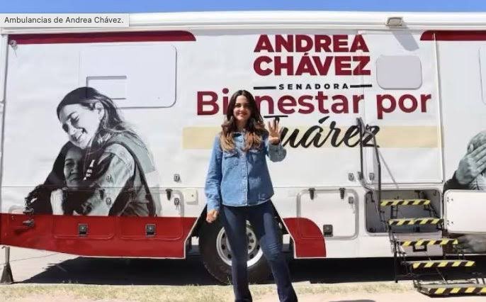 EIJefeDiego's tweet photo. Oye, @AndreaChavezTre, tengo una duda.

Ahora que ya no vas a ser candidata a gobernadora de Chihuahua, supongo que esas unidades médicas que, según tú, se sostenían con “gestiones” y apoyo de empresarios van a seguir recorriendo Chihuahua exactamente igual, ¿no?

Porque dijiste que no eran actos anticipados de campaña y hasta aseguraste que las mantendrías, solo quitándoles tu nombre y tu fotografía. 

Así que ahora viene una prueba bastante sencilla:

si realmente eran por la salud de los chihuahuenses y no por tu candidatura, deberían seguir funcionando aunque tú ya no seas la candidata.

¿Verdad?