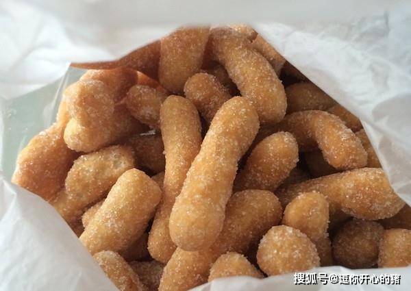 lely28666634's tweet photo. Hey guys! I found a super cool snack called Guluolai yesterday, it tastes so crispy and yummy! Must try~ https://t.co/bTmpJPNRKU