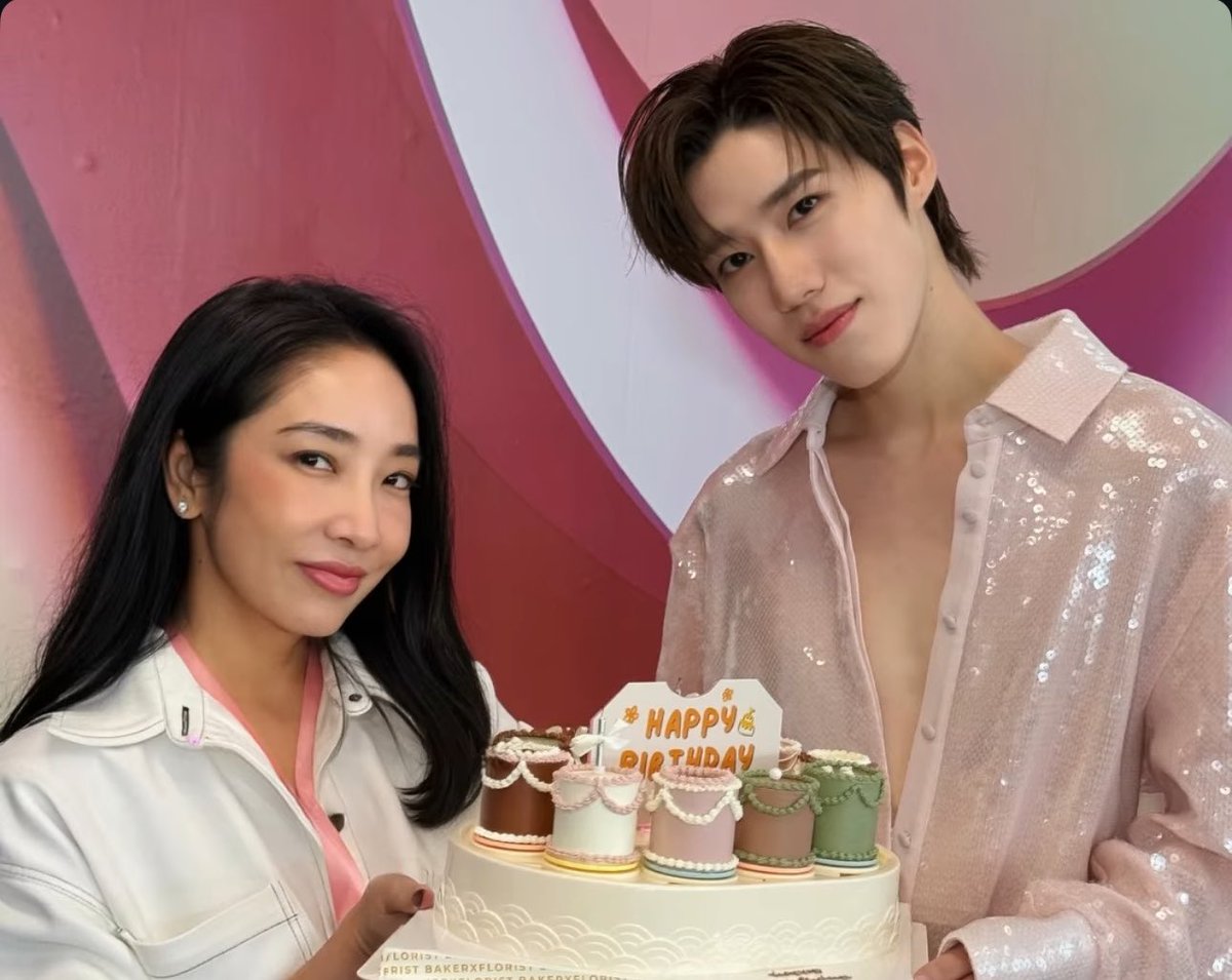 superpjiew's tweet photo. แฮปปี้เบิร์ดเดย์พี่ป้าบีค่า ขอบคุณที่คอยดูแลซัพพอร์ตเป็นกำลังใจผลักดันน้องพีพีในทุกๆงานเลยนะค้าบบบบบบ อ้วรมะดื้อมะซนเยยย เป็นเด่กทิ่น่ารักของพิ่ป้าบีม้ากมากก🥹🎂💕 https://t.co/rXErnvSDQf