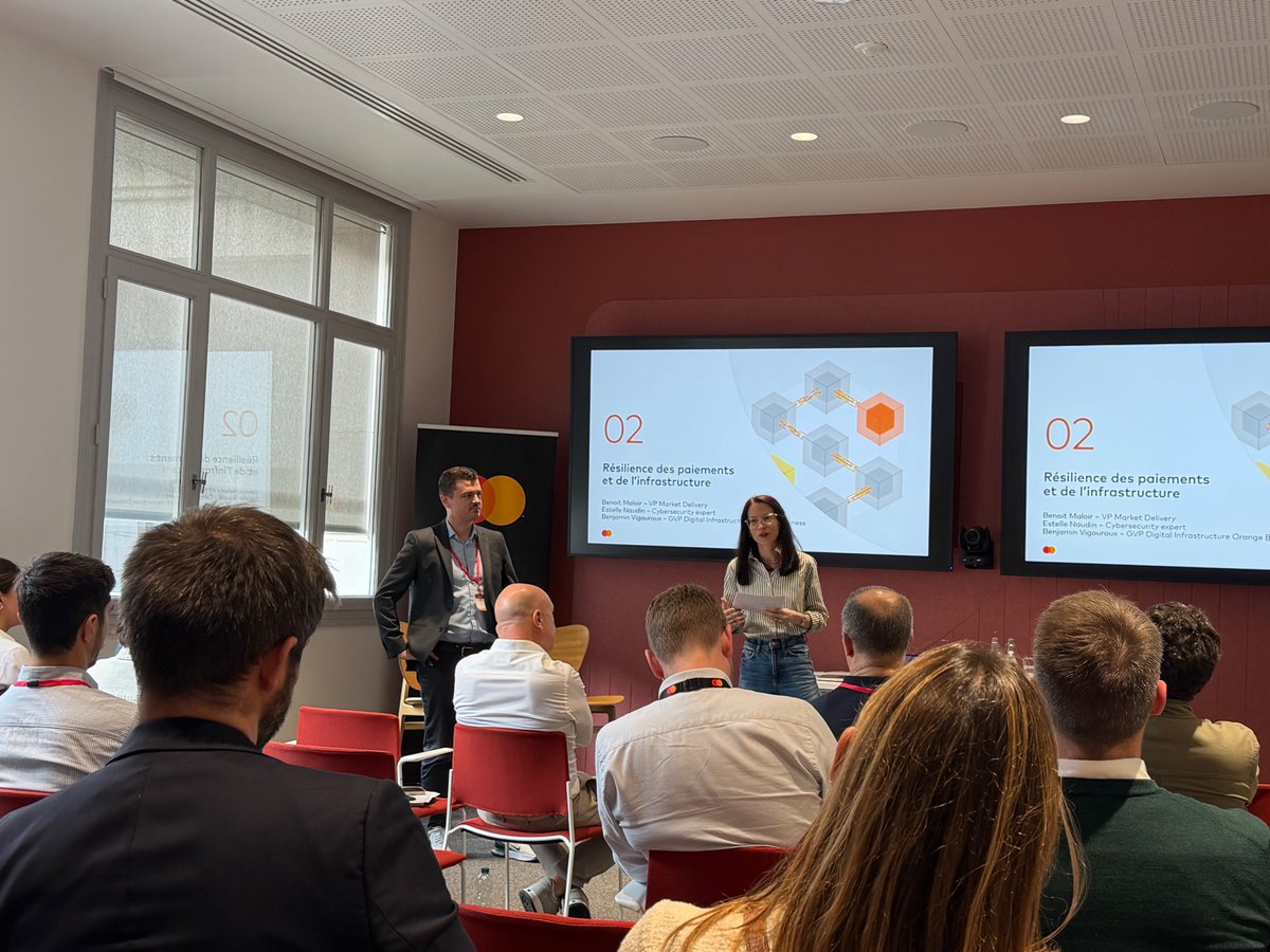 MastercardFR's tweet photo. IA, cybermenaces, quantique : comment construire des infrastructures toujours plus résilientes ? 🔐

À Mastercard for Merchants 2026, la table ronde consacrée à la résilience des paiements et de l’infrastructure se poursuit avec un échange animé par Estelle Naudin (@Mastercard) autour des nouvelles transformations de la cybersécurité.

Face à ses questions sur l’essor de l’IA générative et l’évolution des menaces, Benjamin Vigouroux (@orangebusiness), souligne une accélération majeure : "l’#IA baisse la barrière à l’entrée. La surface d’attaque augmente et les deepfakes sont de plus en plus sophistiqués. Face à cela, chaque organisation doit revenir aux fondamentaux" 💬

Des fondamentaux qui passent notamment par la cartographie du système d’information et des actifs exposés à Internet, la gestion des vulnérabilités et une gouvernance permettant de réagir rapidement en cas d’attaque.

Et il faut déjà regarder plus loin. Interrogé sur l’arrivée de l’informatique quantique, Benjamin Vigouroux rappelle que cette technologie pourrait à terme remettre en question certains mécanismes actuels de chiffrement et d’authentification.

Un risque futur que les entreprises ont justement la possibilité d’anticiper dès aujourd’hui.

👉 Nommer un responsable du sujet, cartographier ses actifs et disposer d���une vision globale de ceux exposés à Internet : trois actions concrètes pour préparer la résilience de demain.

#MastercardForMerchants #Cybersécurité #IA #Quantique #Résilience