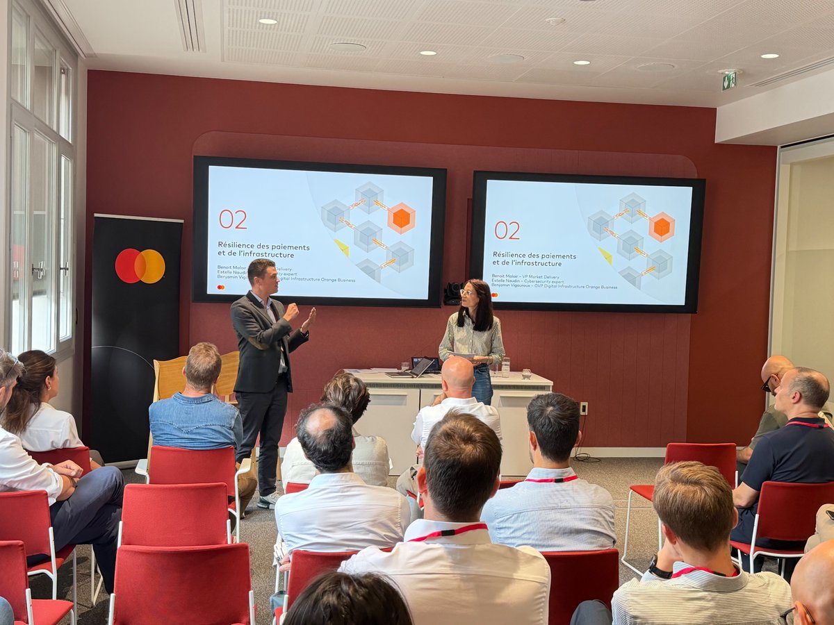 MastercardFR's tweet photo. IA, cybermenaces, quantique : comment construire des infrastructures toujours plus résilientes ? 🔐

À Mastercard for Merchants 2026, la table ronde consacrée à la résilience des paiements et de l’infrastructure se poursuit avec un échange animé par Estelle Naudin (@Mastercard) autour des nouvelles transformations de la cybersécurité.

Face à ses questions sur l’essor de l’IA générative et l’évolution des menaces, Benjamin Vigouroux (@orangebusiness), souligne une accélération majeure : "l’#IA baisse la barrière à l’entrée. La surface d’attaque augmente et les deepfakes sont de plus en plus sophistiqués. Face à cela, chaque organisation doit revenir aux fondamentaux" 💬

Des fondamentaux qui passent notamment par la cartographie du système d’information et des actifs exposés à Internet, la gestion des vulnérabilités et une gouvernance permettant de réagir rapidement en cas d’attaque.

Et il faut déjà regarder plus loin. Interrogé sur l’arrivée de l’informatique quantique, Benjamin Vigouroux rappelle que cette technologie pourrait à terme remettre en question certains mécanismes actuels de chiffrement et d’authentification.

Un risque futur que les entreprises ont justement la possibilité d’anticiper dès aujourd’hui.

👉 Nommer un responsable du sujet, cartographier ses actifs et disposer d���une vision globale de ceux exposés à Internet : trois actions concrètes pour préparer la résilience de demain.

#MastercardForMerchants #Cybersécurité #IA #Quantique #Résilience