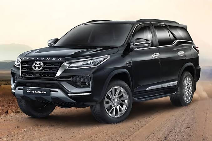 Caatalystt's tweet photo. Thank god the Fortuner costs half a crore.

If Toyota had priced it at ₹20-25 lakh, it would have been everywhere by now.

Driven by everyone, parked outside every wedding, and slowly stripped of the aura that still makes people turn their heads. 

That high pricing is what kept it a statement imo.