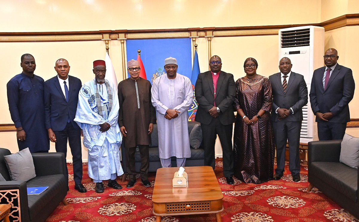 Presidency_GMB's tweet photo. President Barrow has pledged to deliver a peaceful and credible election as he received International IDEA Founder and peace negotiator, Dr. Muhammad Ibn Chambas, at State House in Banjul.

https://t.co/hZM6hH0pgA https://t.co/It7HCGVIux