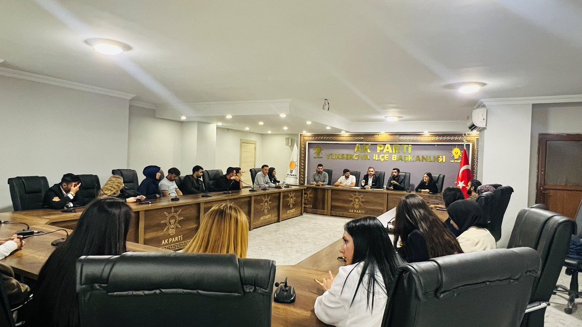Akgencyova's tweet photo. 📍 YÜKSEKOVA İLÇE BAŞKANLIĞI

Haftalık olağan Yönetim Kurulu toplantımızı, İlçe Gençlik Kolları Başkanımız Sn. Servet Kürşat AKKURT’un riyasetinde gerçekleştirdik.

Toplantımızın teşkilatımıza, gençlerimize ve yarınlarımıza hayırlı olmasını temenni ediyoruz.

AK Gençlik; dünden ders alır, bugünü doğru değerlendirir, yarınlara umut ve kararlılıkla yürür.
@RTErdogan 
@AKGenclikGM