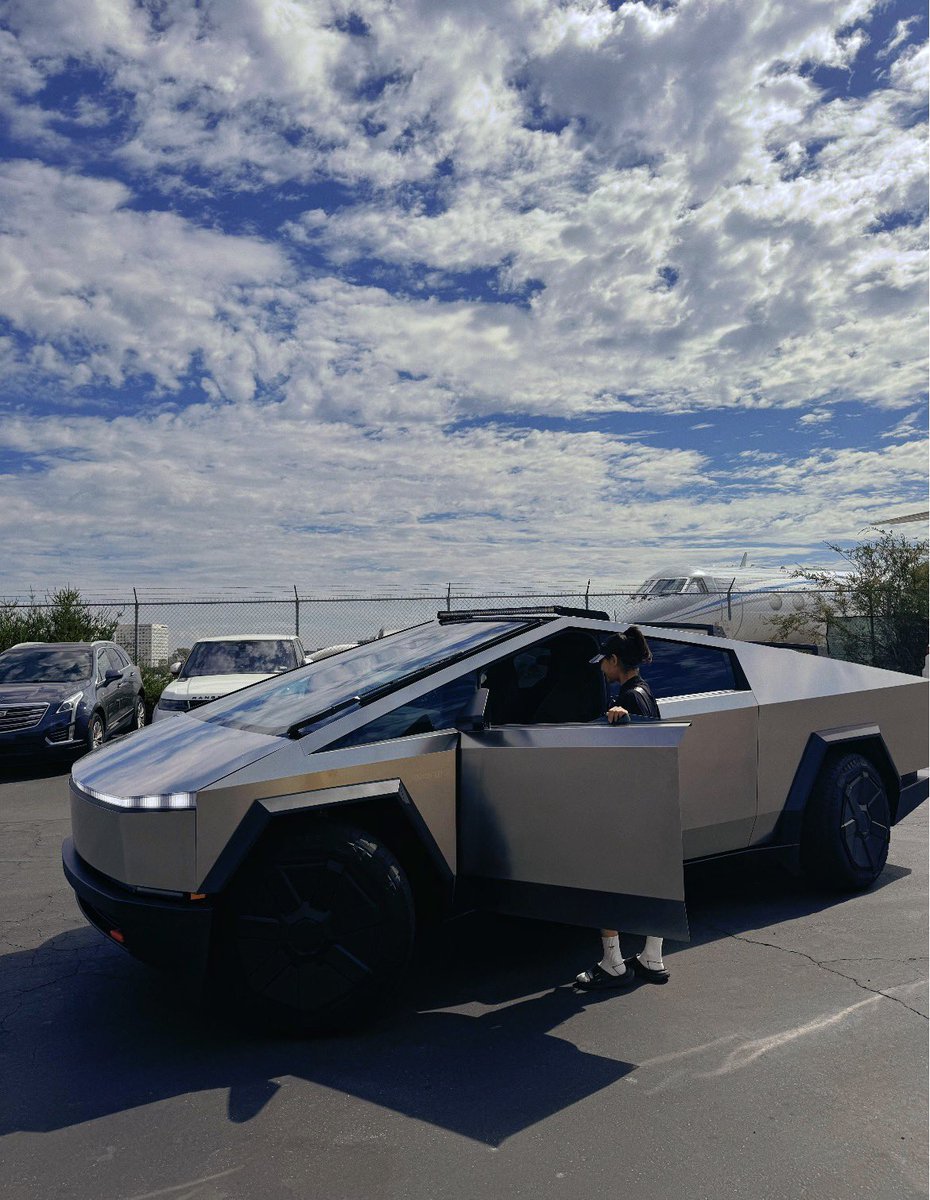 penngyYeh's tweet photo. The Cybertruck is absolutely safe and has amazing acceleration - no one could resist it! #Cybertruck https://t.co/XWSppyf85F