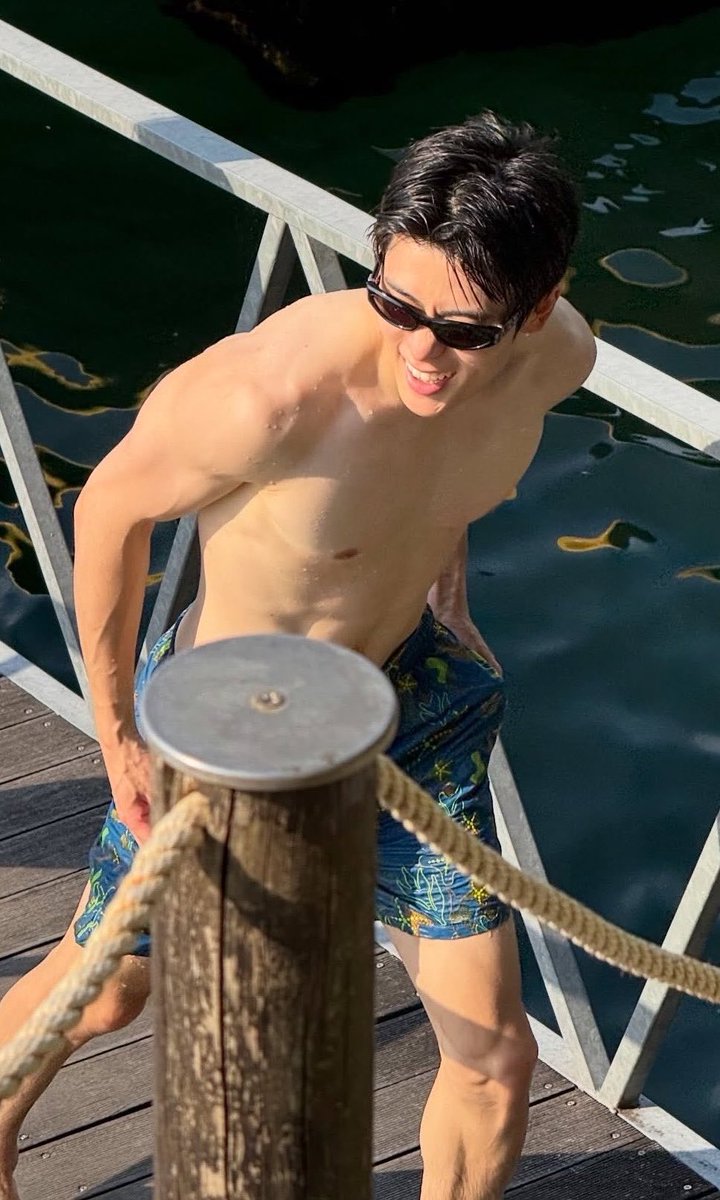 whiterosesjjh's tweet photo. this version of you is dangerous fr 😨 https://t.co/ao9ylKC2XC