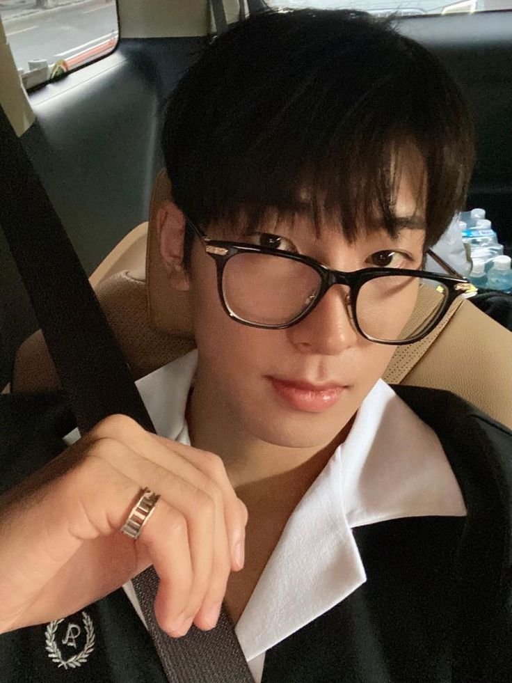 youtheisa's tweet photo. how the twins text each other
— a part of abhinui's universe

(agak) #minwon few tweets au https://t.co/FMIHNldqkP