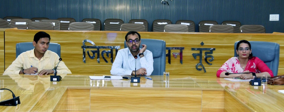 Districtnuh's tweet photo. उपायुक्त एवं एमडीए के मुख्य कार्यकारी अधिकारी अखिल पिलानी की अध्यक्षता में एमडीए की विभिन्न विकास परियोजनाओं की समीक्षा बैठक आयोजित हुई।

बैठक में स्वास्थ्य, शिक्षा, खेल, पशुपालन, महिला एवं बाल विकास सहित एडीपी व एबीपी के तहत चल रहे कार्यों की प्रगति की समीक्षा की गई। https://t.co/cI3ZoXb1Cv