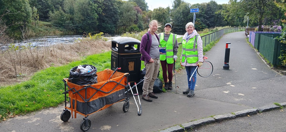 AlistairFergu11's tweet photo. Organised pick today at Millburn area of river Leven. 6 bags &amp; a bag of cans and bottles to recycle. #litterpicking #litterfree #ReportingLitter #keepbritaintidy #LeaveNoTrace #KeepScotlandtidy #Litter
#Dumbdumpers
#WDCouncil #bigclydecleanup #greentangerine https://t.co/JArJhKfeGZ