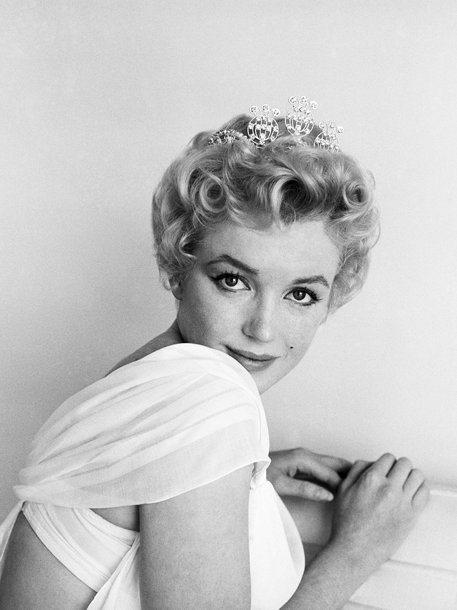 MarilynMonroe's tweet photo. “I daydream chiefly about beauty. I dreamed of myself becoming so beautiful that people would turn to look at me when I passed.”

📸: #MiltonHGreene

#MarilynMonroe #Icon #Star #Glam #Model #Quote https://t.co/wfMwZaWP6v