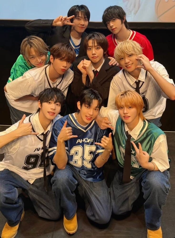 woongk1ss's tweet photo. 🧵 ahof as my little pony characters: a thread https://t.co/eZKJxptuMf