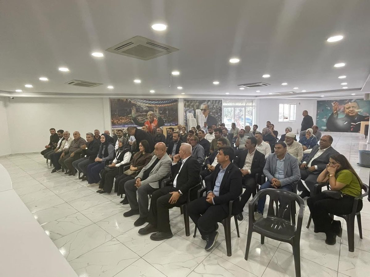 Aknizipkadinkol's tweet photo. Ak parti Gaziantep Milletvekilimiz Sayın İrfan Çelikaslan’ın teşrifleriyle, İlçe başkanımız Sayın Fatih Altunses, Kadın Kolları Başkanımız Sayın Rabia Günbay, İl başkan yardımcılarımız ve ana kademe yönetim kurulu üyeleri ile birlikte haftalık olağan toplantımızı gerçekleştirdik. https://t.co/wrIJz4GlGU