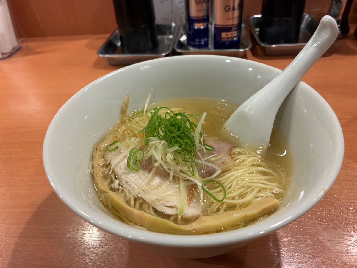 abc_yuuki_kapi's tweet photo. 池袋 はやし田周年
追加
まぜそば 塩ラーメン
どれも安定に安心なお味〜

ちいかわ
シーサーの満面の笑み꒰՞ ̳´o̴̶̷̤  ̫ o̴̶̷̤` ̳՞꒱

おまけ
カラオケ中の1画面 https://t.co/LuejToEhYy