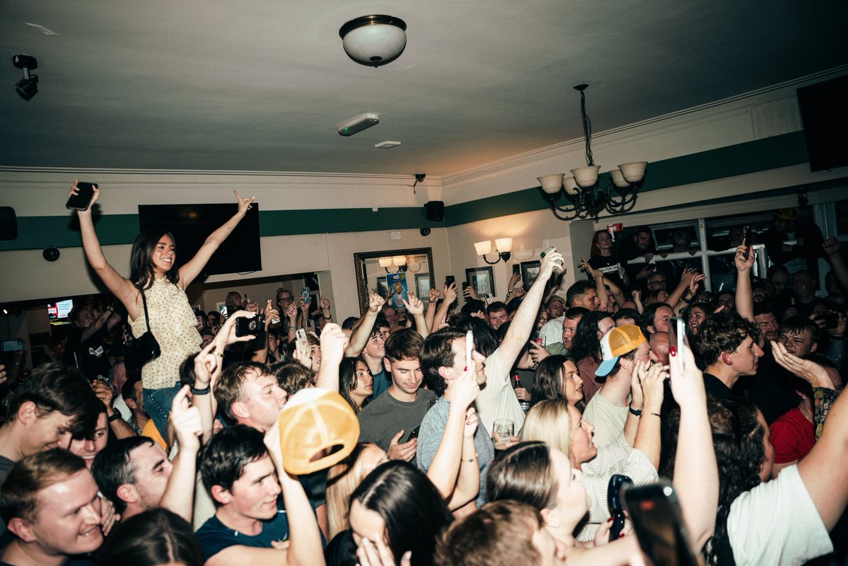 TheCheapThrills's tweet photo. What a week last week was. It was a real rollercoaster of emotions, and it was amazing to meet so many of you at the in-store shows. Seeing everyone come out really put into perspective just how many people got behind us. Thank you so much ❤️✊ https://t.co/IRvuMkA9z5