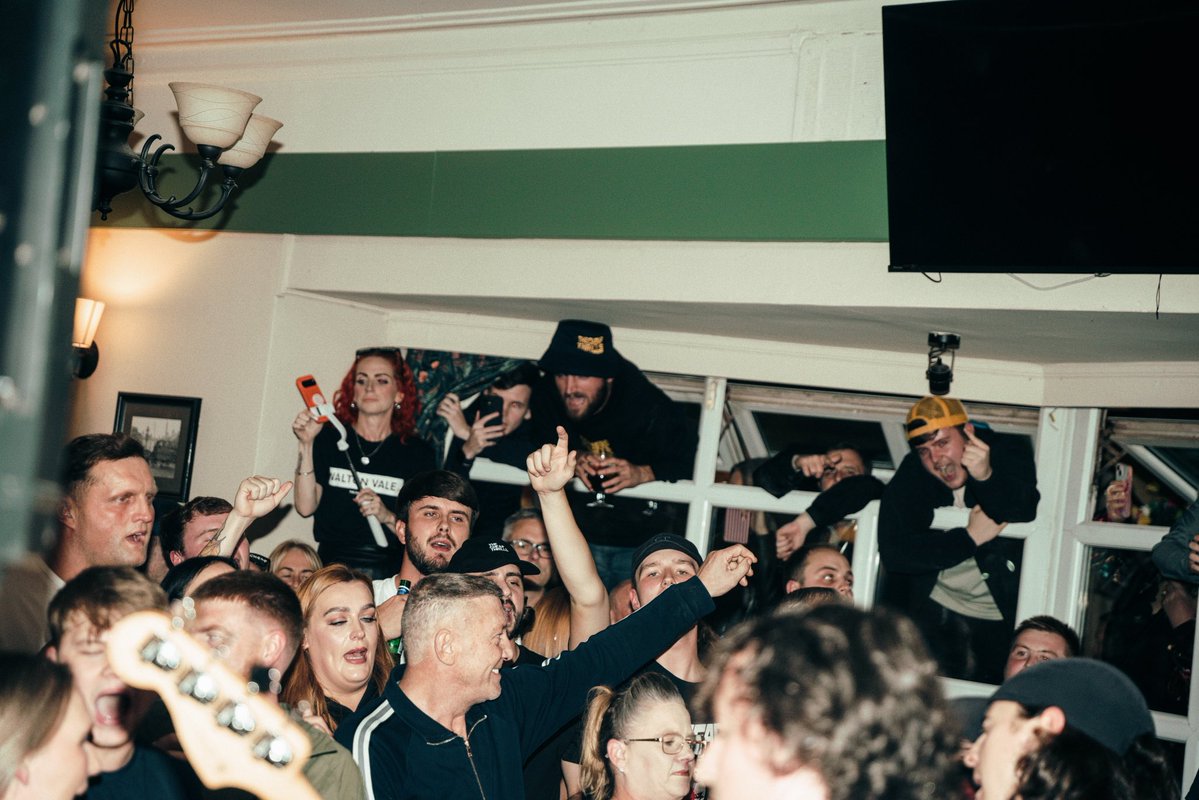 TheCheapThrills's tweet photo. What a week last week was. It was a real rollercoaster of emotions, and it was amazing to meet so many of you at the in-store shows. Seeing everyone come out really put into perspective just how many people got behind us. Thank you so much ❤️✊ https://t.co/IRvuMkA9z5