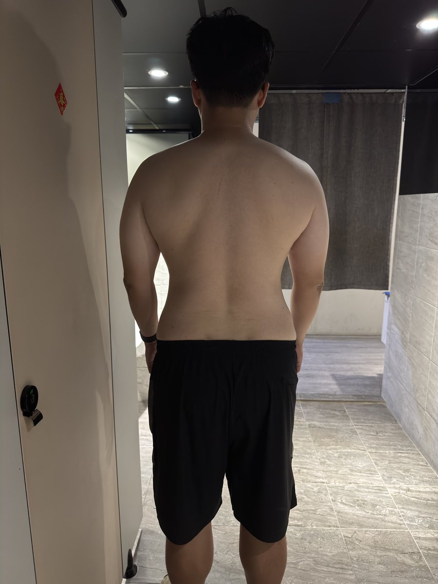 HcIrhc's tweet photo. 這樣算哪門子的背有出來啊🥹 https://t.co/o28gaWBXFf