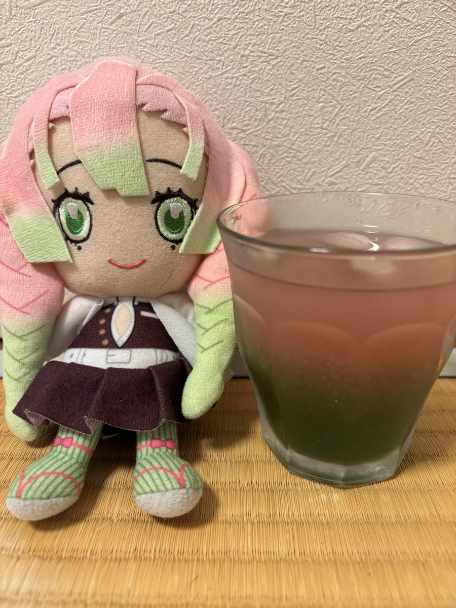 bzmucha's tweet photo. テキトーに作ったら偶然にも綺麗な蜜璃ちゃん色に👀
#鬼滅の刃
#cocktail
 #甘露寺蜜璃 https://t.co/b4KNBRjOPr