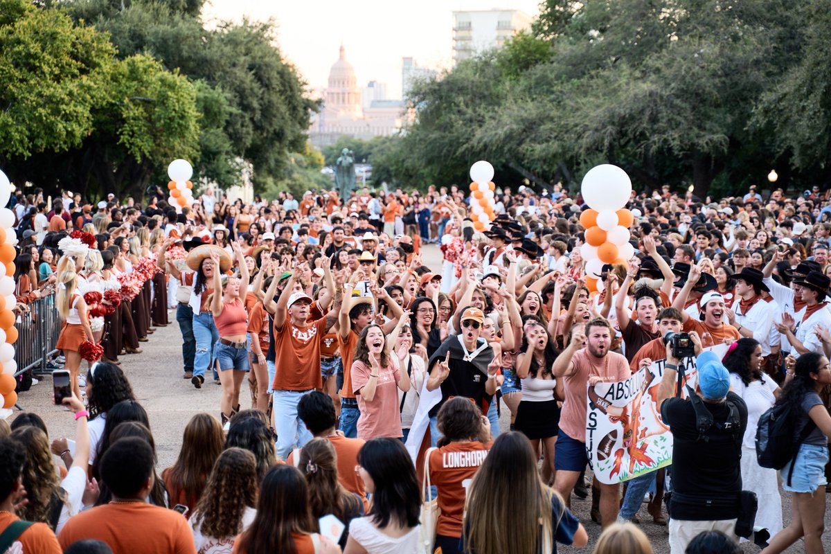 TexasExes's tweet photo. The Texas Fight Rally &amp; Parade is just ONE week away! Join us on Oct. 7 at 6:30 p.m. for a parade down Guad ending at the Tower—the perfect sendoff for Texas Football before they take on OU in Dallas! → https://t.co/uVcrzl1Hsk 🎉🤘 https://t.co/MYtUTkLOxq