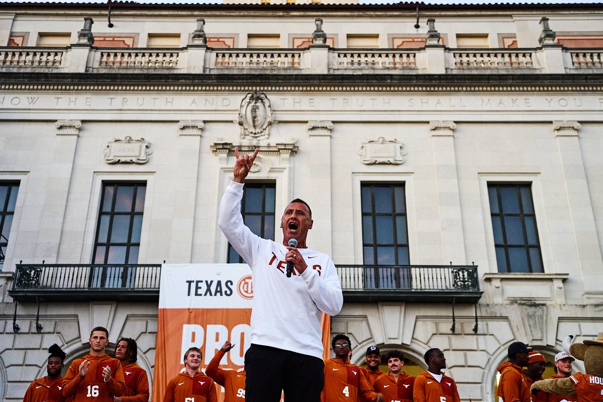 TexasExes's tweet photo. The Texas Fight Rally &amp; Parade is just ONE week away! Join us on Oct. 7 at 6:30 p.m. for a parade down Guad ending at the Tower—the perfect sendoff for Texas Football before they take on OU in Dallas! → https://t.co/uVcrzl1Hsk 🎉🤘 https://t.co/MYtUTkLOxq