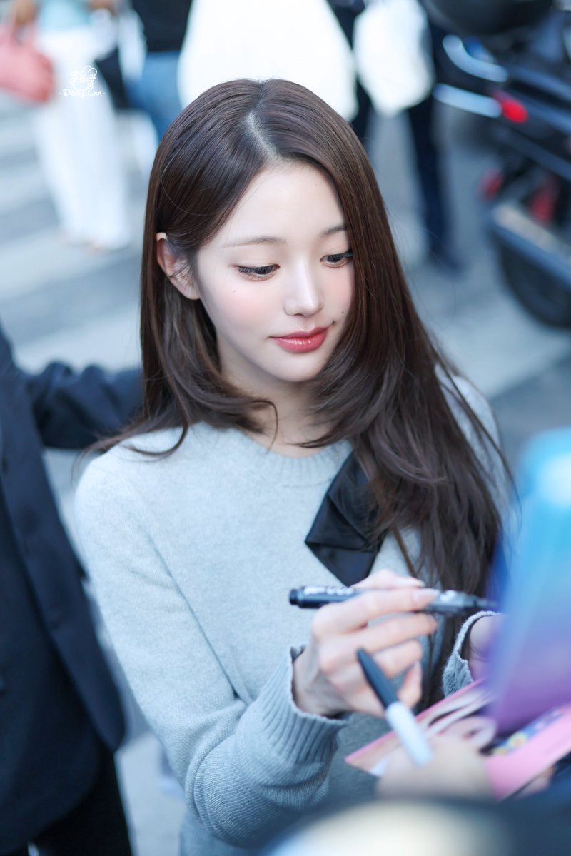 Daisy_Lnn's tweet photo. 26.09.29 

#장원영 #JANGWONYOUNG #WONYOUNG #ParisBoundWonyoung
#DiorSS27 @Dior https://t.co/4rgrqAfCKh