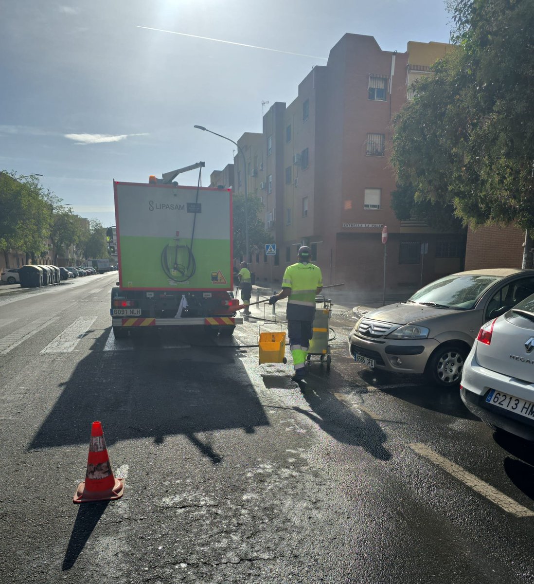 Dto_Norte's tweet photo. ✅️ Os dejamos un resumen de las últimas actuaciones de @LipasamSevilla. 👇🏻

💦 Los trabajos de limpieza no cesan y continúan diariamente en todos los barrios de nuestro distrito. 

#CuidemosSevilla https://t.co/p24YkhmgDM