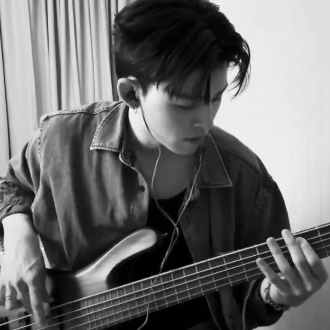 givemefourth's tweet photo. คนเล่นเขารุ้กัน https://t.co/Iq5ivhignO