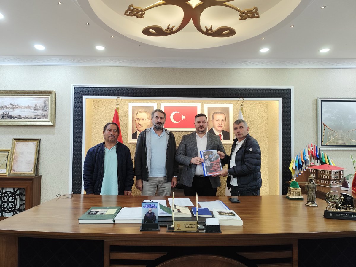 ak_sancaktepe's tweet photo. Staj ve Çıraklık Federasyonu temsilcilerini İlçe Başkanlığımızda misafir ettik.
Nazik ziyaretleri için teşekkür ediyoruz.
@abdullahozdemir
@nuryuzbasioglu
@DegemDeniz
@FeyzullahTORLAK
@akpartiistanbul https://t.co/skZfg6sgsl