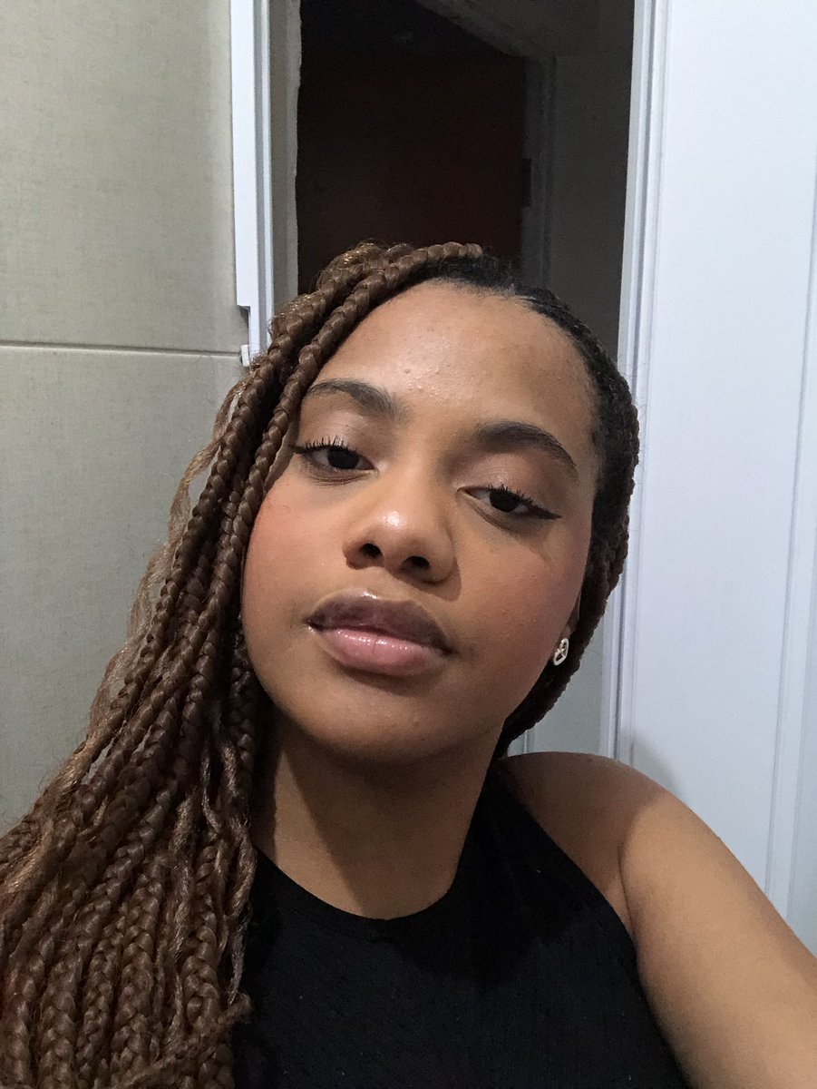 stargirlysa's tweet photo. só abri a câmera e pah https://t.co/EoyVDuVGhl