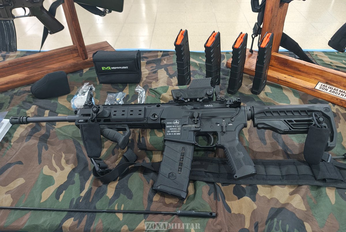 Zonamilitar1's tweet photo. 🚨🇦🇷 PRIMERAS IMÁGENES | Los nuevos fusiles IWI ARAD para las Fuerzas Armadas Argentinas

Desde el Regimiento de Infantería 1 “Patricios”, las primeras imágenes de los ARAD 5 y ARAD 7 equipados con miras MEPRO M5, correspondientes a la tanda inicial presentada hoy

📸 Los nuevos fusiles serán distribuidos entre el Ejército Argentino, la Armada Argentina y la Fuerza Aérea Argentina

👀 Seguimos desde Patricios