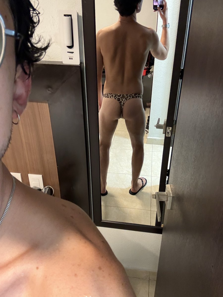 sumisoseductor's tweet photo. Tocó hacer travesuras este fin en CDMX. 😈🔥 https://t.co/33rwc2pzvD