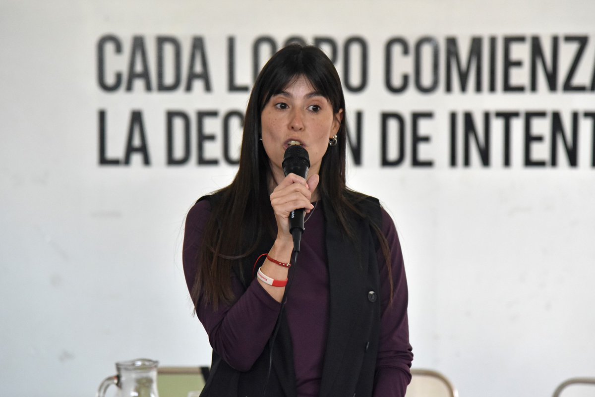 edelpclub's tweet photo. En el marco del Mes Internacional de la Prevención del Suicidio, @EdelpGenero llevó adelante un taller destinado a estudiantes del Bachillerato para Deportistas Federados, con el objetivo de generar un espacio de diálogo, escucha y reflexión.

Durante el encuentro se compartieron herramientas para fortalecer la prevención, reconocer posibles señales de alerta y acompañar situaciones que requieran atención. Además, se abordó la relación entre las masculinidades, los mandatos de género y la gestión de las emociones, promoviendo la reflexión y la importancia de abrir espacios de diálogo.

Acompañamos las trayectorias deportivas apostando a un desarrollo integral de los jugadores, con herramientas que promuevan sociedades responsables, empáticas y afectivas.