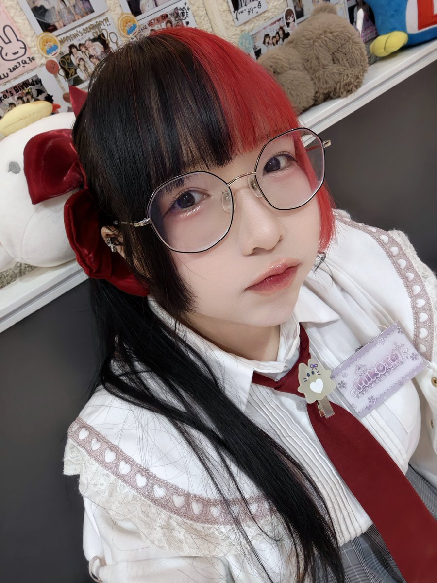 Mikoto_denshi's tweet photo. ส่งน้องแว่นหนามาบอกฝันดี 🍒おやすみ!

#MikotoDenshi220 #SakuraiMikoto #電子220
#Denshi220 #Siamdol https://t.co/EaNUQVKDCZ