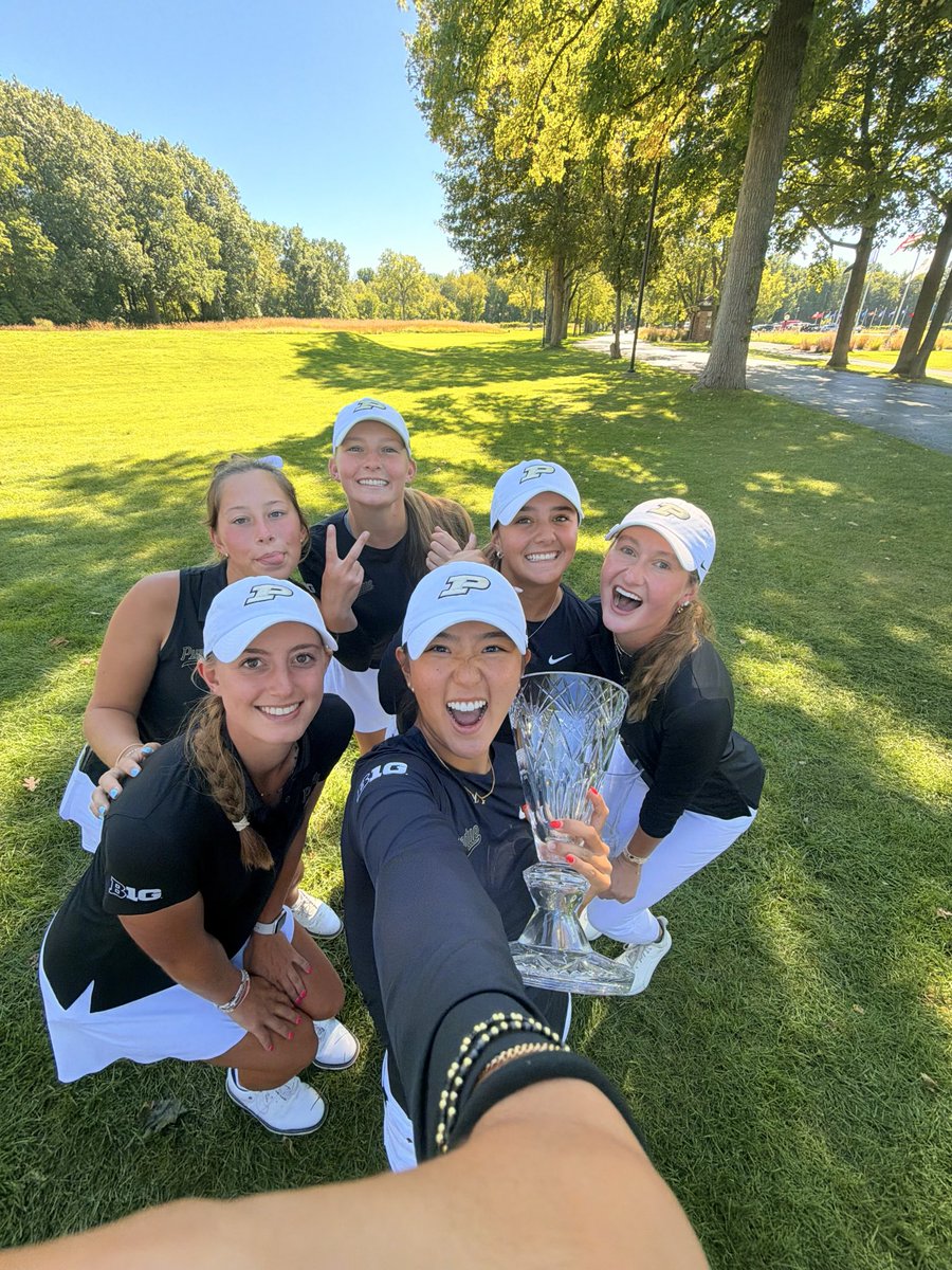 PurdueWGolf's tweet photo. Trophy Selfies are the best selfies 🏆 https://t.co/GxL394Eqs4