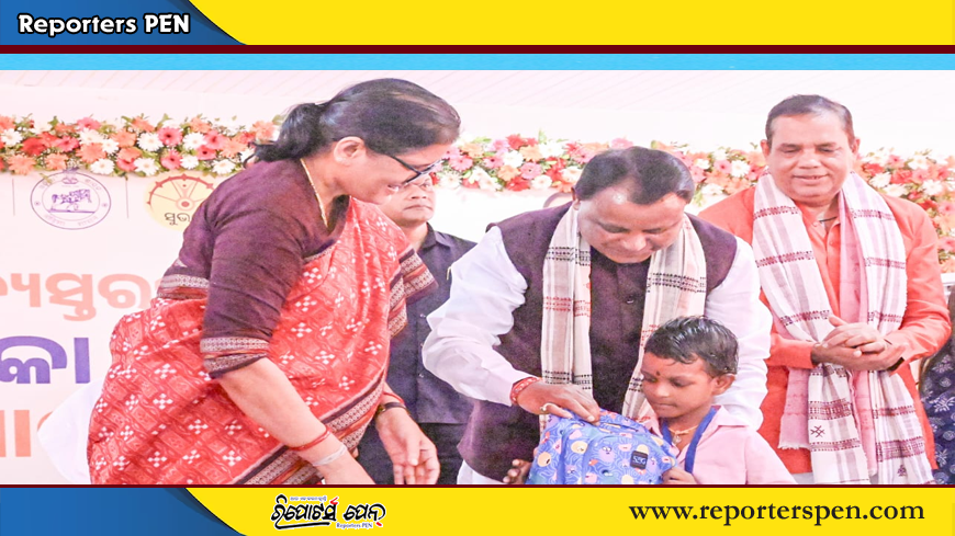 PenReporters's tweet photo. https://t.co/K7ddMiWhO1
‘ଆଙ୍ଗନ୍ କା ଉତ୍ସବ’; କୁନି କୁନି ପିଲାଙ୍କ ସହ କଥା ହୋଇ ସ୍କୁଲ କିଟ୍ ବାଣ୍ଟିଲେ ମୁଖ୍ୟମନ୍ତ୍ରୀ https://t.co/0MCNgJJ74f