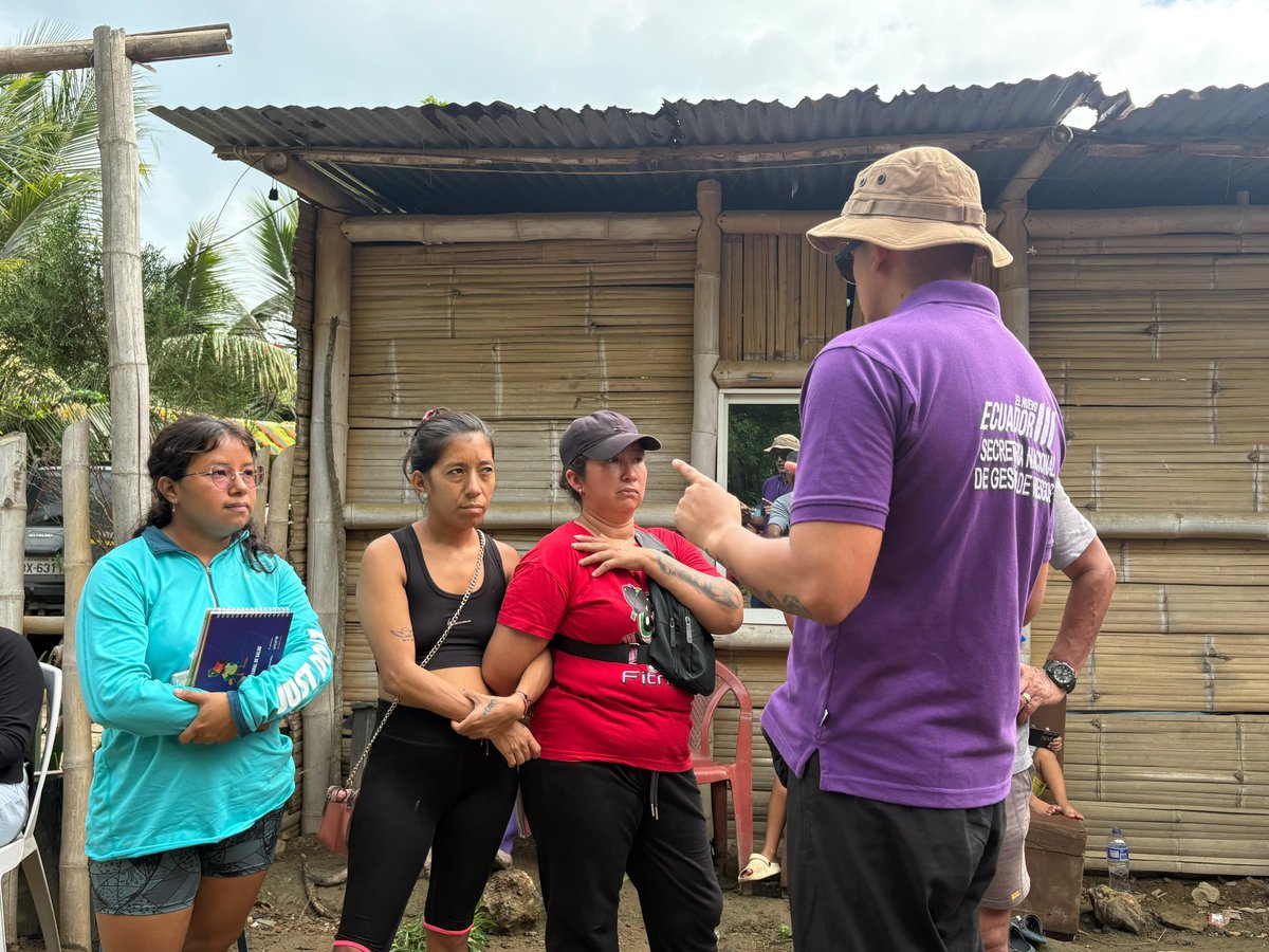 Riesgos_Ec's tweet photo. #AlertaRoja | Puerto López, Manabí

Levantamos la información de las familias afectadas por el desbordamiento del río Buenavista, en los sectores Los Manglares, ciudadela 20 de Mayo y ciudadela César Andrade.

🤝 Seguimos en territorio. https://t.co/ANeA4KNSkI
